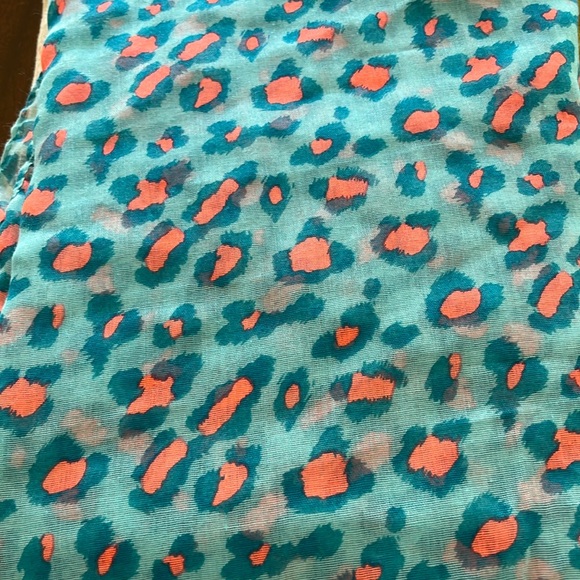 Super Cute Leopard Print Scarf/Wrap - Picture 2 of 3